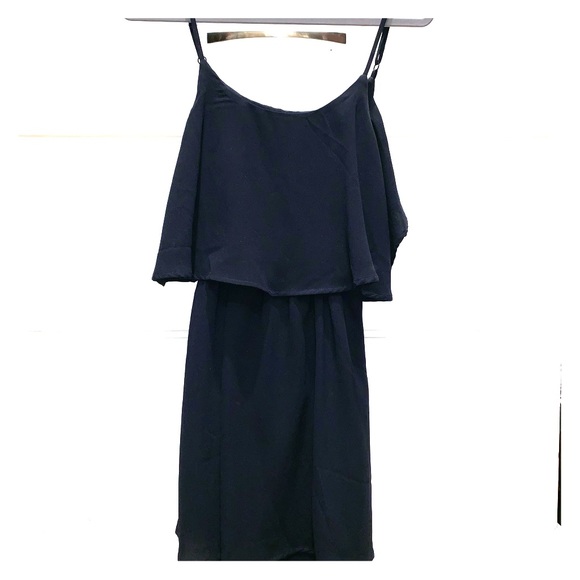 Tobi Dresses & Skirts - Navy spaghetti strap Tobi dress with open back